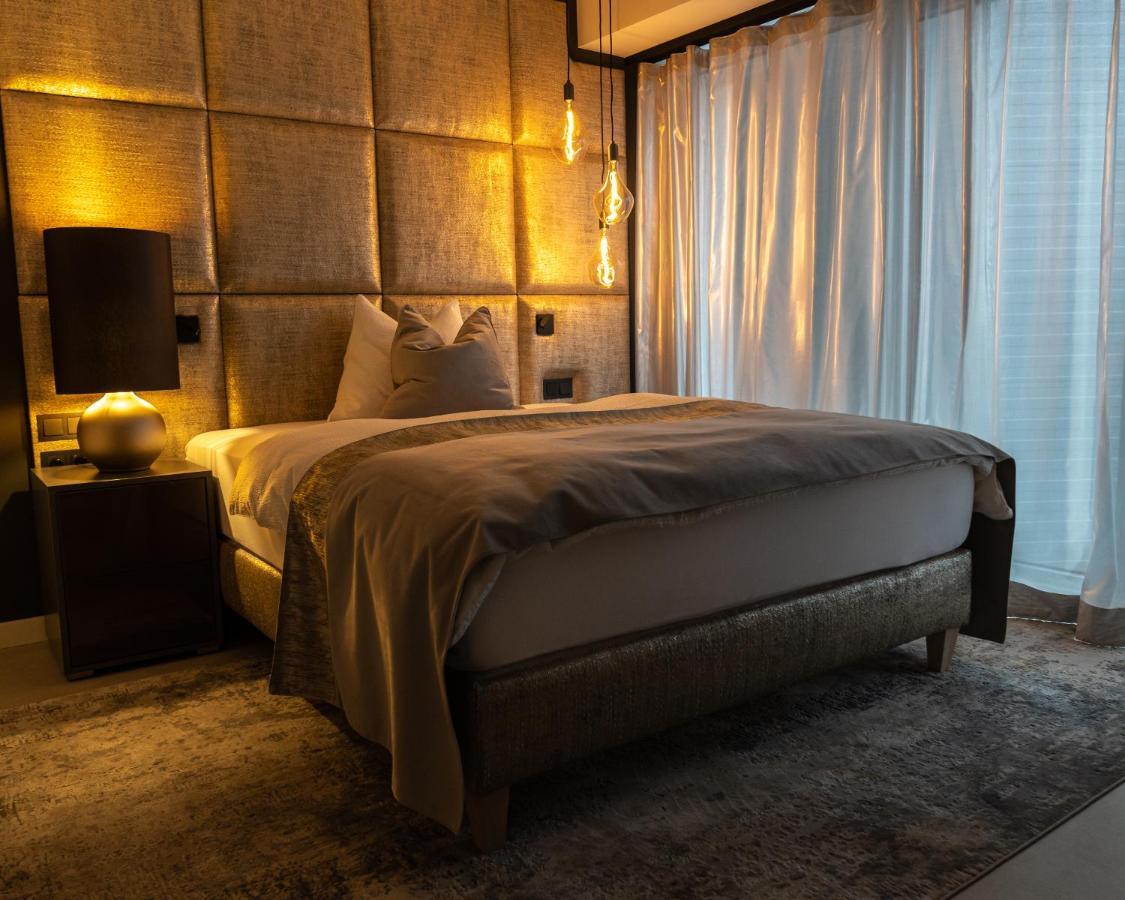 Hotel The Newsha Signature *